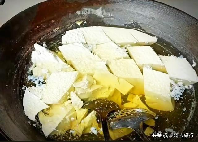 又一惊喜！成都超低调古场镇，是318国道第一站，好吃的巨多！