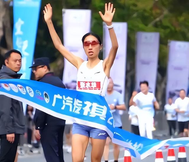 凭啥罚张水华？白岩松支招当“市民护士”：网友怒怼，实属活该？