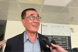 忆往昔原台湾政要赠书，台北副市长李四川感叹时间抓不住，盼大家珍惜健康图片