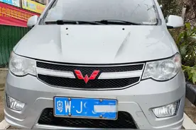 一种普遍现象:人们总喜欢把五菱宏光S叫做面包车图片