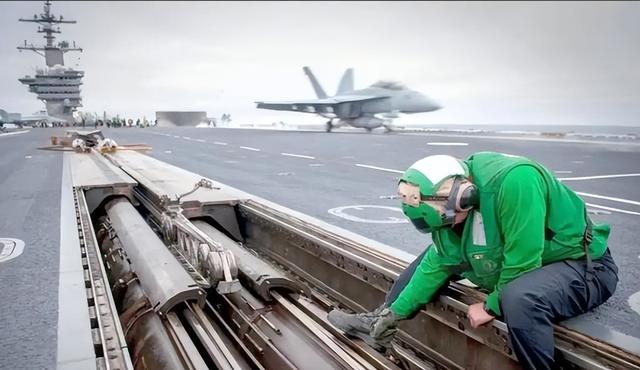 特朗普对中国发狠招，万亿军费造“黄金舰队”？大崩盘开启了！