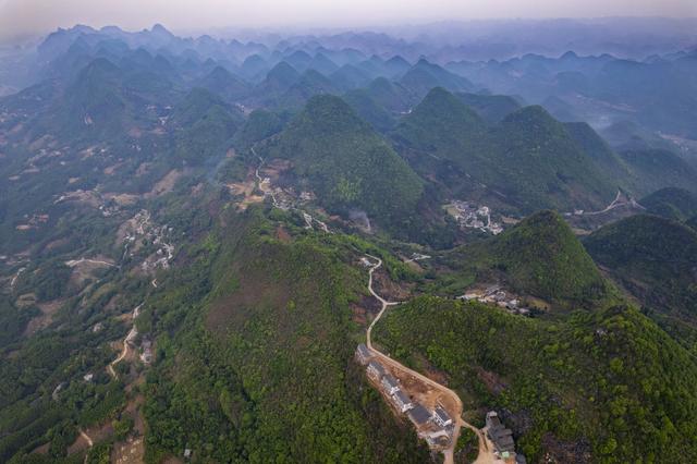 贵州兴义：云端探景 捕捉云海日出