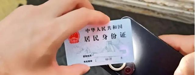 手机上有手电筒的要留意了，现在清楚不迟，看完快叮嘱家人