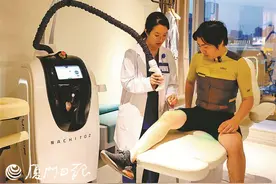 运动劳损“恢复神器”效果咋样？记者体验高科技理疗设备→图片