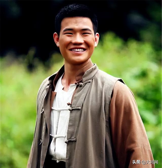 “嘎子哥”谢孟伟多个平台账号已封禁！电影出品人：他主演的戏份被拿掉，需换人重拍，工程量很大