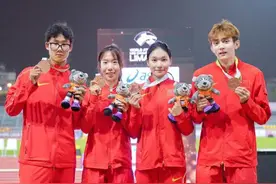 利马田径世青赛：4X400米混合接力中国队摘铜图片