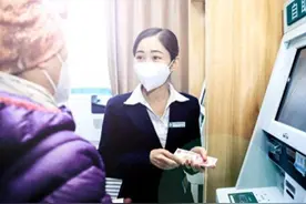 去银行存钱，怎么才能防止被银行员工转走？很多人都中招了图片