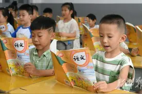 新修订的义务教育统编教材今年秋季开学启用图片