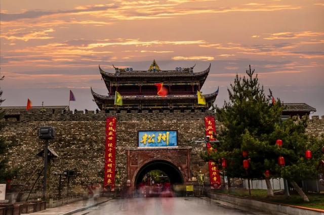 花几十块跨省干饭！成都人挤爆的8个小众县城