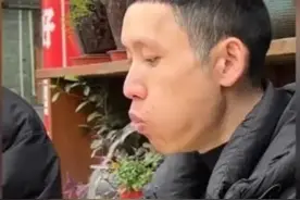 炸裂的吉尼斯记录：吐水近6分钟，砍头后眨眼11次，一天被绿919次图片