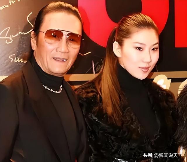 豁出去了！自曝私密事的Coco，没给89岁的谢贤留一点体面