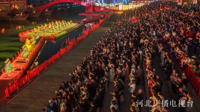 唐山：长假尾声河头老街景区游客多