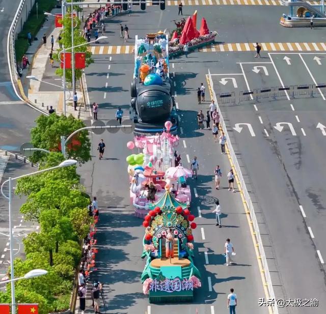 换上国庆限定皮肤!武汉用一整座城当笔墨,书写对祖国最热烈的爱