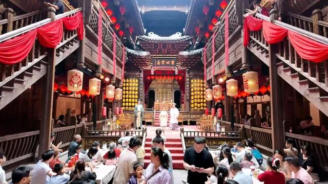 长汀：非遗表演与“闽超”赛事热潮交相辉映