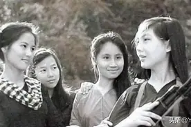 自卫反击战中那些诡计多端将自己脱得赤条条的越南女兵图片