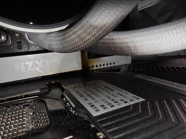 突发！玩家吐槽RTX 5090运行《战地风云6》起火，损失惨重