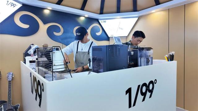 西乌旗草原“99号公路”带火新业态 咖啡小馆串起文旅融合路