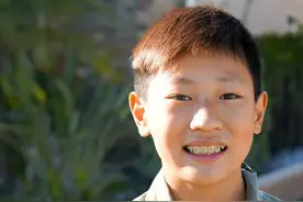 小学五年级男同学说非我不娶，全班同学嘲笑，15年后我还是嫁给他图片