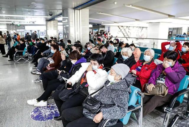 死亡高峰将至，中国如何面对这场“银发浪潮”？