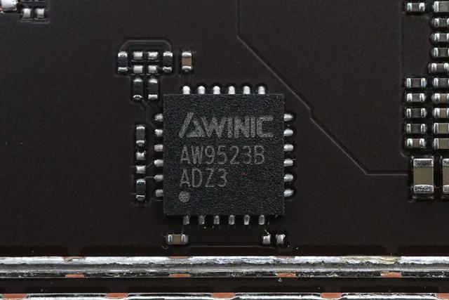 高达1999元售价是怎样的用料做过水准？中兴U60 Pro 5G随身WiFi拆解