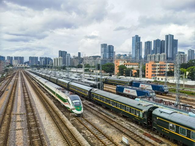 绿皮火车：被岁月包了浆，仍然在发光
