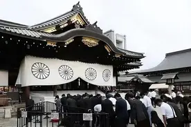 在靖国神社涂鸦“厕所”的中国男子，日本要求判刑！外交部发声图片