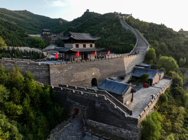 长城一号旅游公路：千年烽燧廊道品读长城千年风华