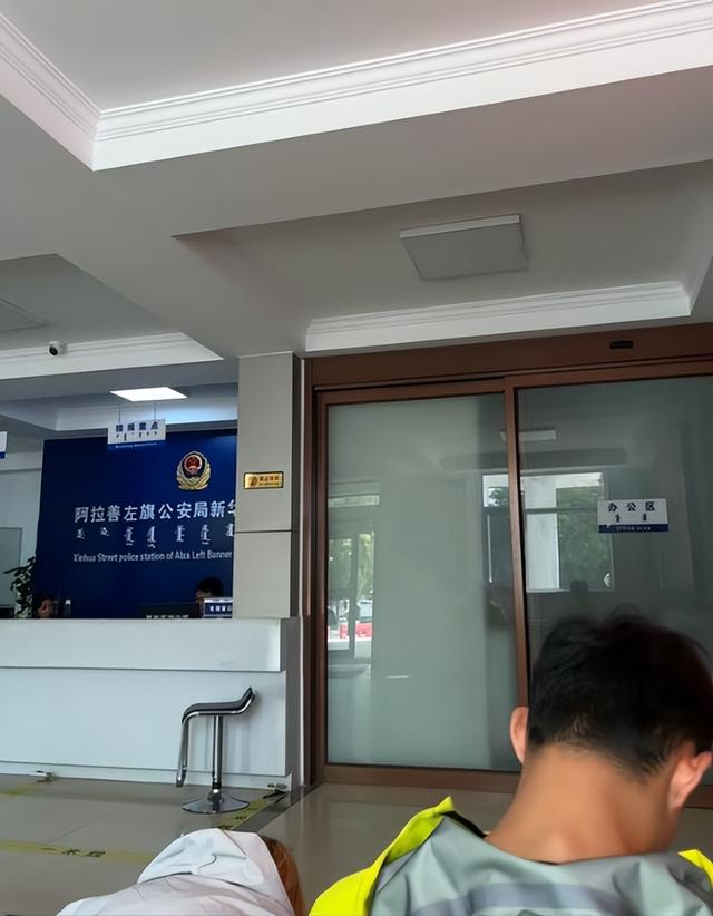 内蒙大娘拦路收费未果，嚣张开车撞人，被曝惯犯，更多受害者发声