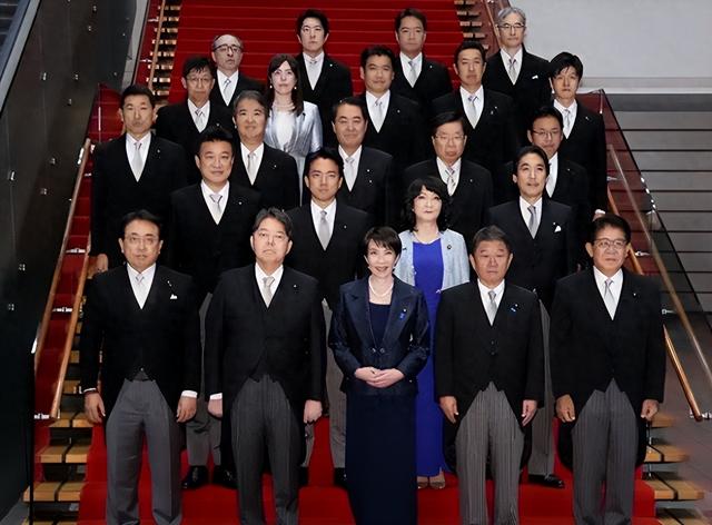 不到72小时，日本遭受6个噩耗，东京乱成一团，高市彻底没戏了