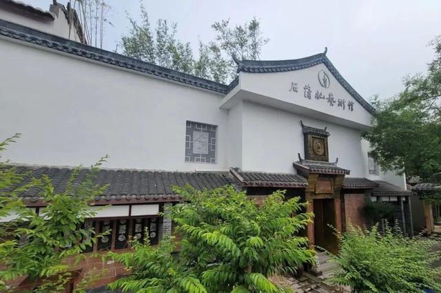 “赣鄱清凉”！解锁鹰潭方特+周塘小镇宝藏路线