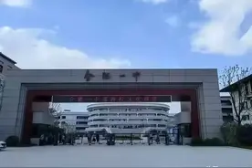 网上铺天盖地都是合肥一中“断层第一”，现实中他的实力到底如何图片