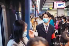 元旦期间，西安地铁各线路高峰运营模式延续至22:30图片