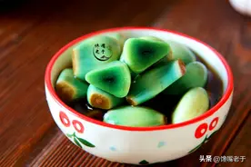 腌腊八蒜：光加醋就错了，多加“2味”3天就全绿，蒜脆香还不烧心图片