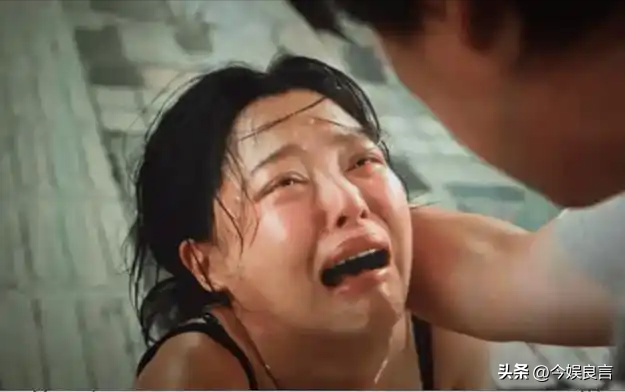 陪玩陪睡仅冰山一角！集体开嫖、舔手指、互撕，"圈中内幕"太荒唐