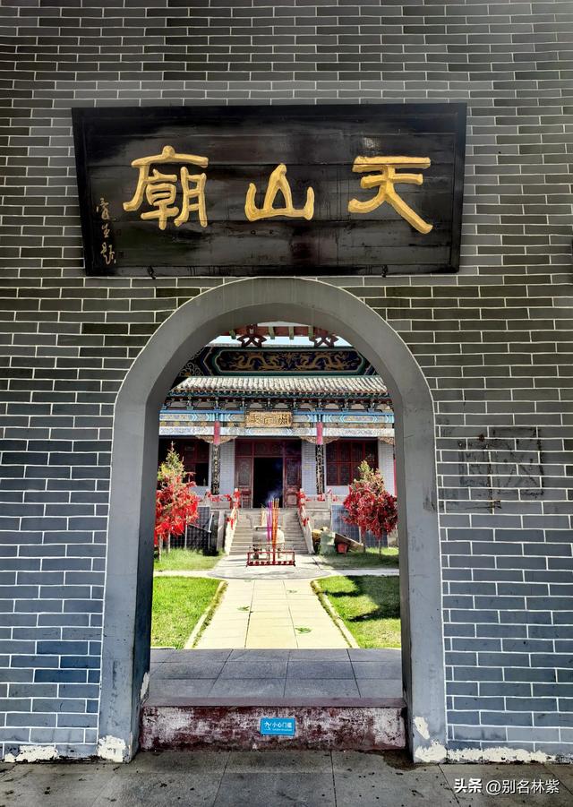 自驾新疆，从哈密到阜康，分享一条小众路线，车少景美（1）