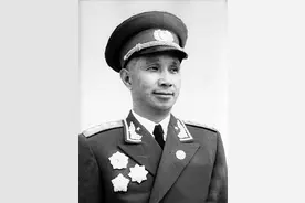 35年怀玉山突围，跟随粟裕活下来的红十军团干部都有谁？结局如何图片