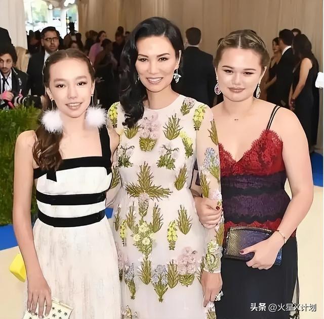 睡完首富睡总统！从厂妹到顶级名媛，捞金268亿的她，凭啥？