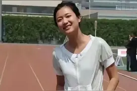 徐静蕾这条打底裤承载了太多人的青春回忆，想当年这种裤贼流行。 ​​​图片