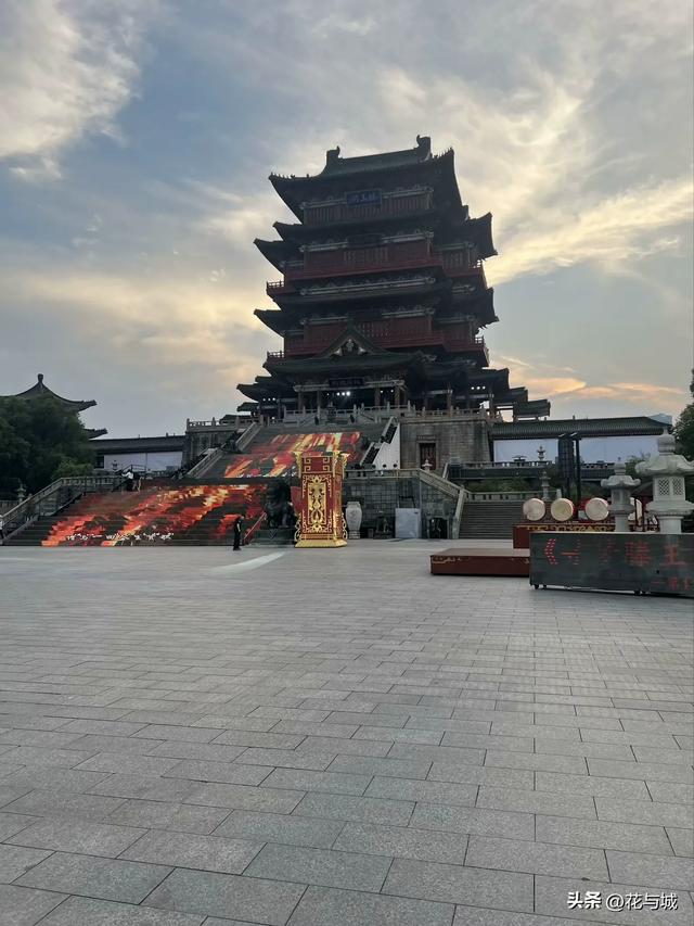 滕王阁:一座楼,一篇序,藏尽千年江南风华,背诵全文还能免票!