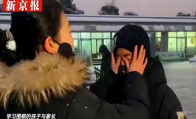 聂卫平追悼会！队伍百米长，围棋圈大佬们去送行，雷军送敬挽花圈