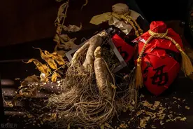 用枸杞、人参泡酒，经常喝可以强身健体？错，还不如直接吃掉图片