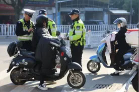 老年人可以笑了！没有驾照，这3种电动车可以骑，另外5种不能骑图片