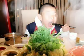 回顾：惯子如杀子，熊孩子吃火锅全家遭灭门，孩子呛死，大人被杀图片