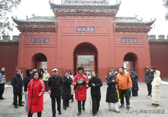 黑珍珠玛利亚到访运城 朝圣关帝庙传中非情谊