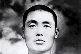 董振堂因何落选36位军事家名单，而经历相似的罗炳辉却在列呢？图片