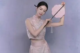 央视中秋晚会新中式胜出 26岁赵露思被43岁童瑶艳压 金晨亮眼图片