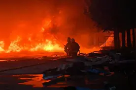 乌克兰300架无人机夜袭莫斯科，不到24小时，俄罗斯5万大军压境！图片