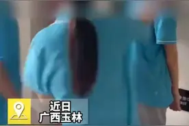 女生楼道内被同学轮流掌掴，打人者边打边数，副校长：她们有矛盾图片