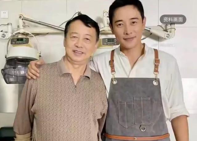 罗晋在八宝山为父亲办告别仪式，没回江西，罗父在老家是大领导