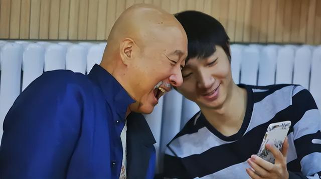 从春晚台柱子到被“封杀”23年，如今王者归来，让无数观众笑着笑着就红了眼睛